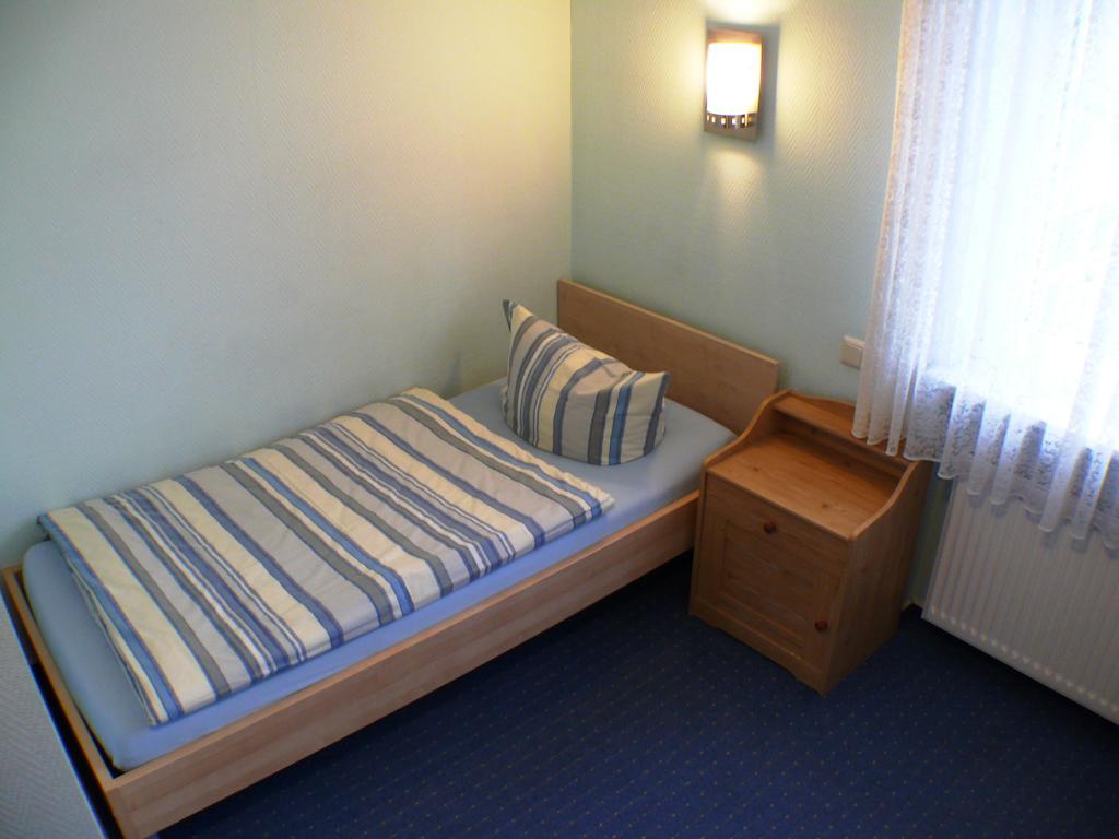 Hotel Garni Pension Ruth Mutterstadt Habitación foto